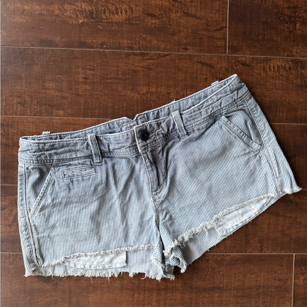 American Eagle AEO pin stripe denim jean shorts 8